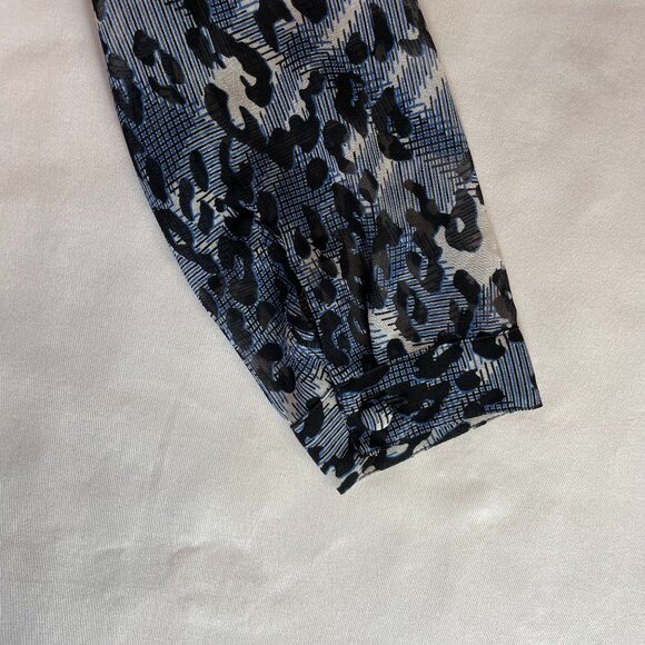 CAbi Fatale Blouse Style 977 Blue Black Leopard Print Long Sleeves Size XS - Picture 5 of 10